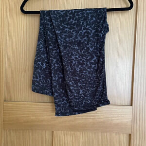 Athleta Capri Animal Print Black White Cropped Leggings